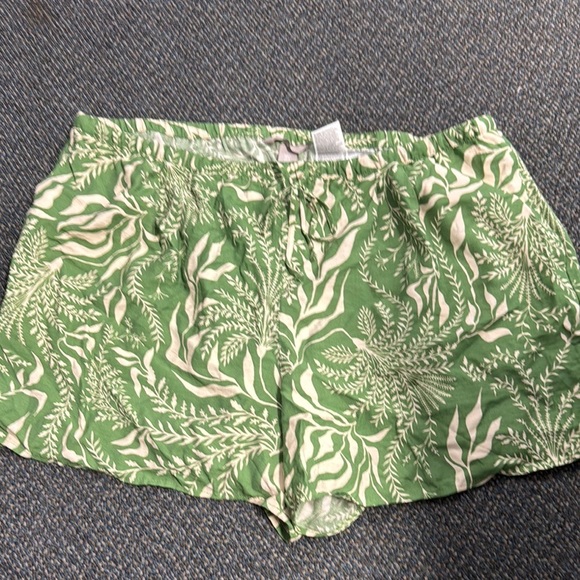 H&M Pants - H&M shorts xl // 092802